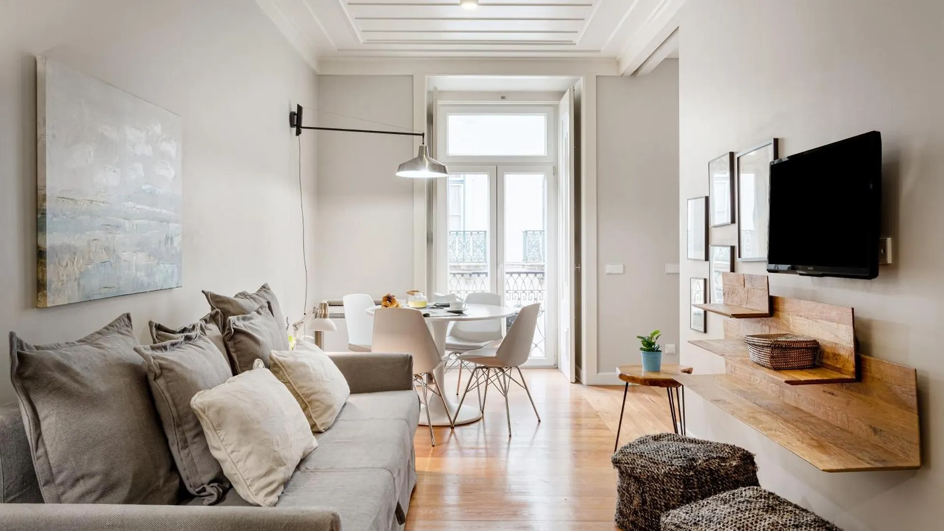 Trendy Chiado Flat Apartment Lisbon