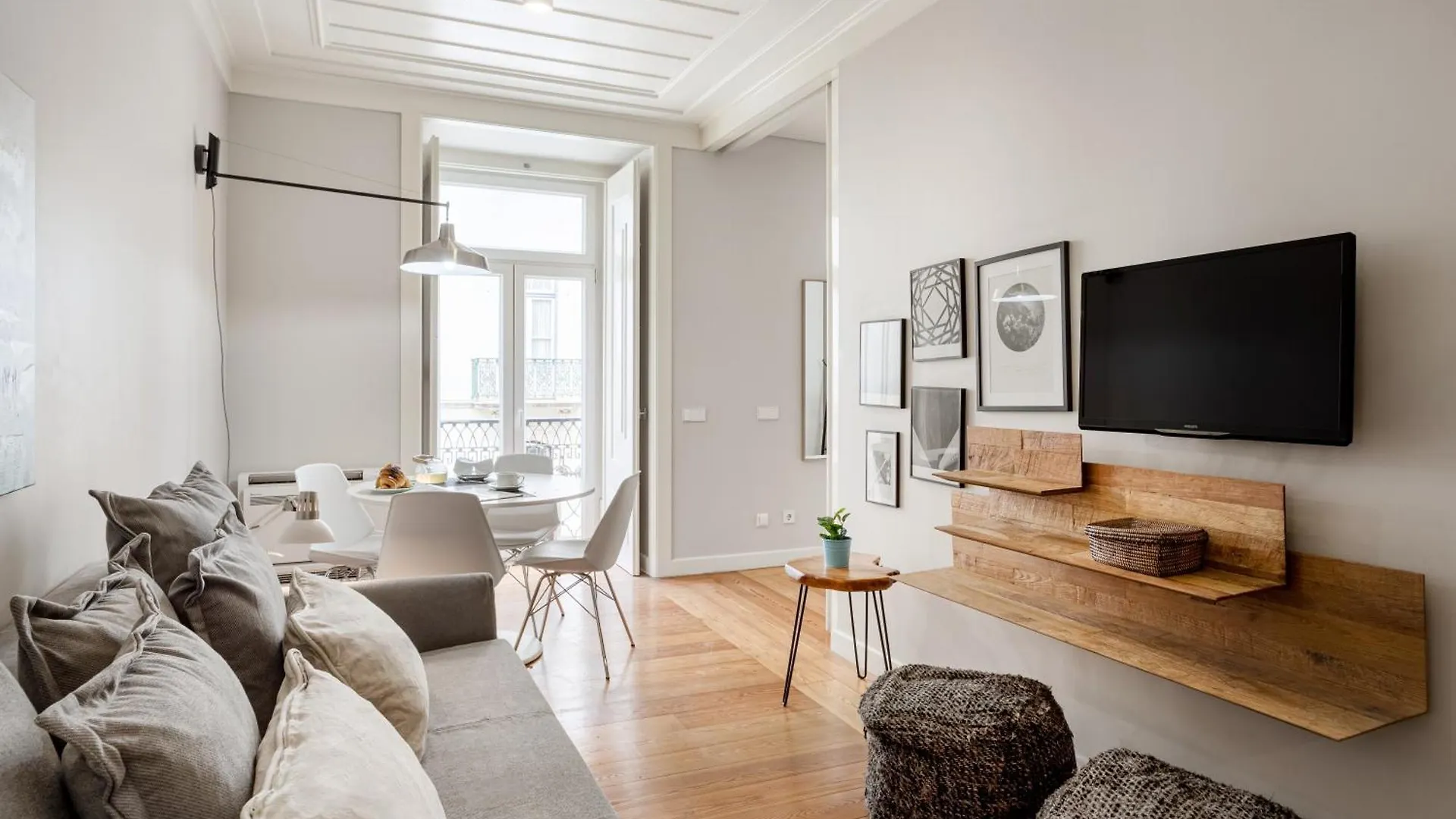 Trendy Chiado Flat Apartment Lisbon